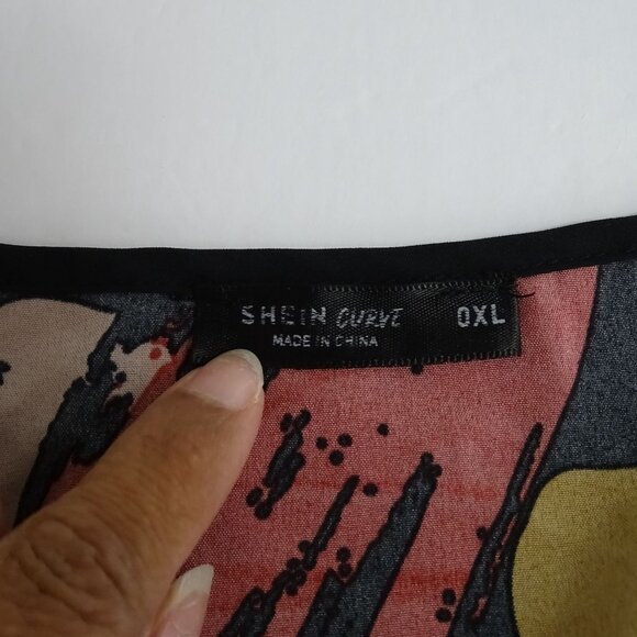 Shein Curve Women Size OXL 12 Black Abstract V-Neck Top Elastic Waist  Short Slv - Picture 3 of 10